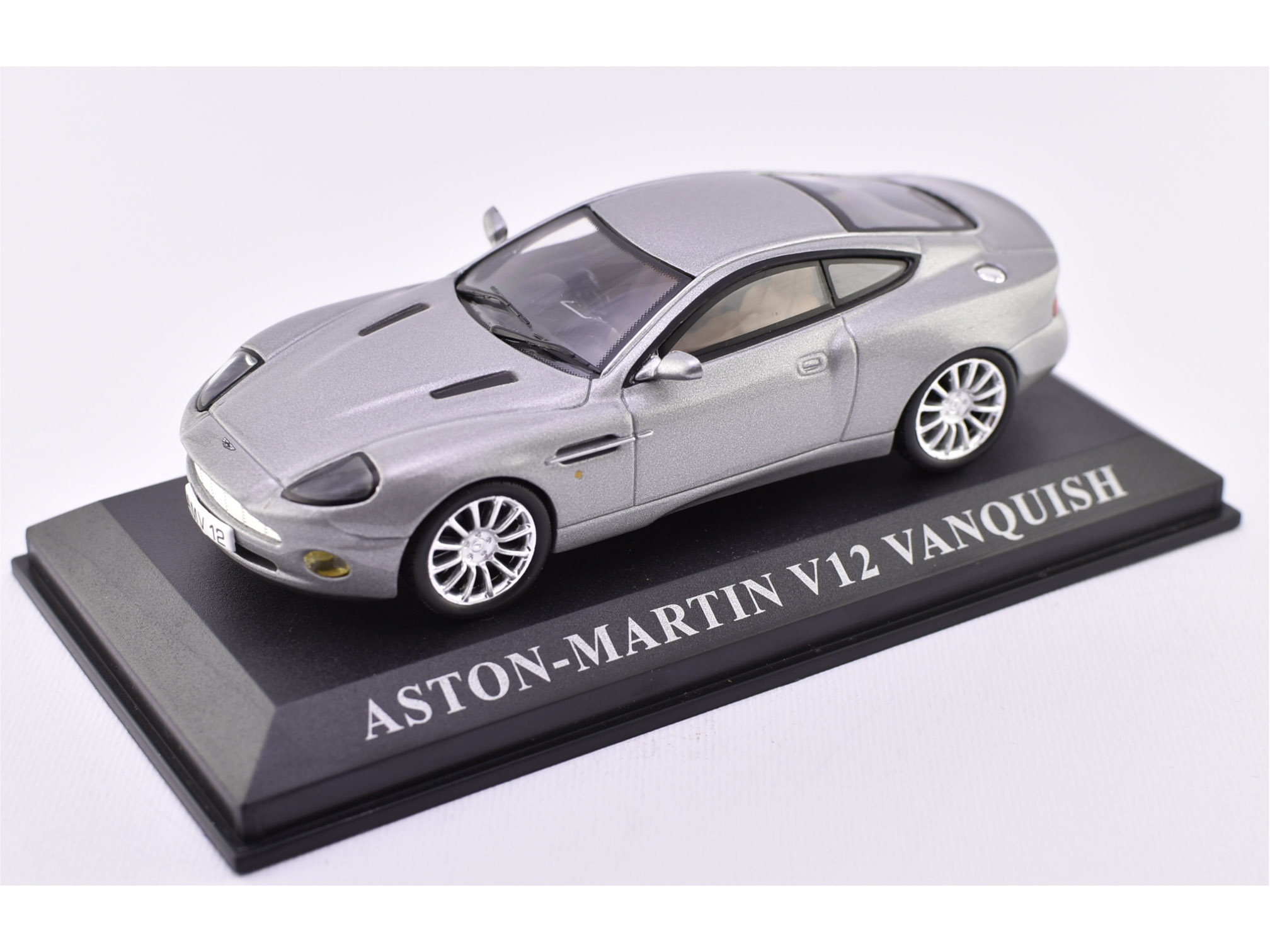 Aston-Martin V12 Vanquish 2003