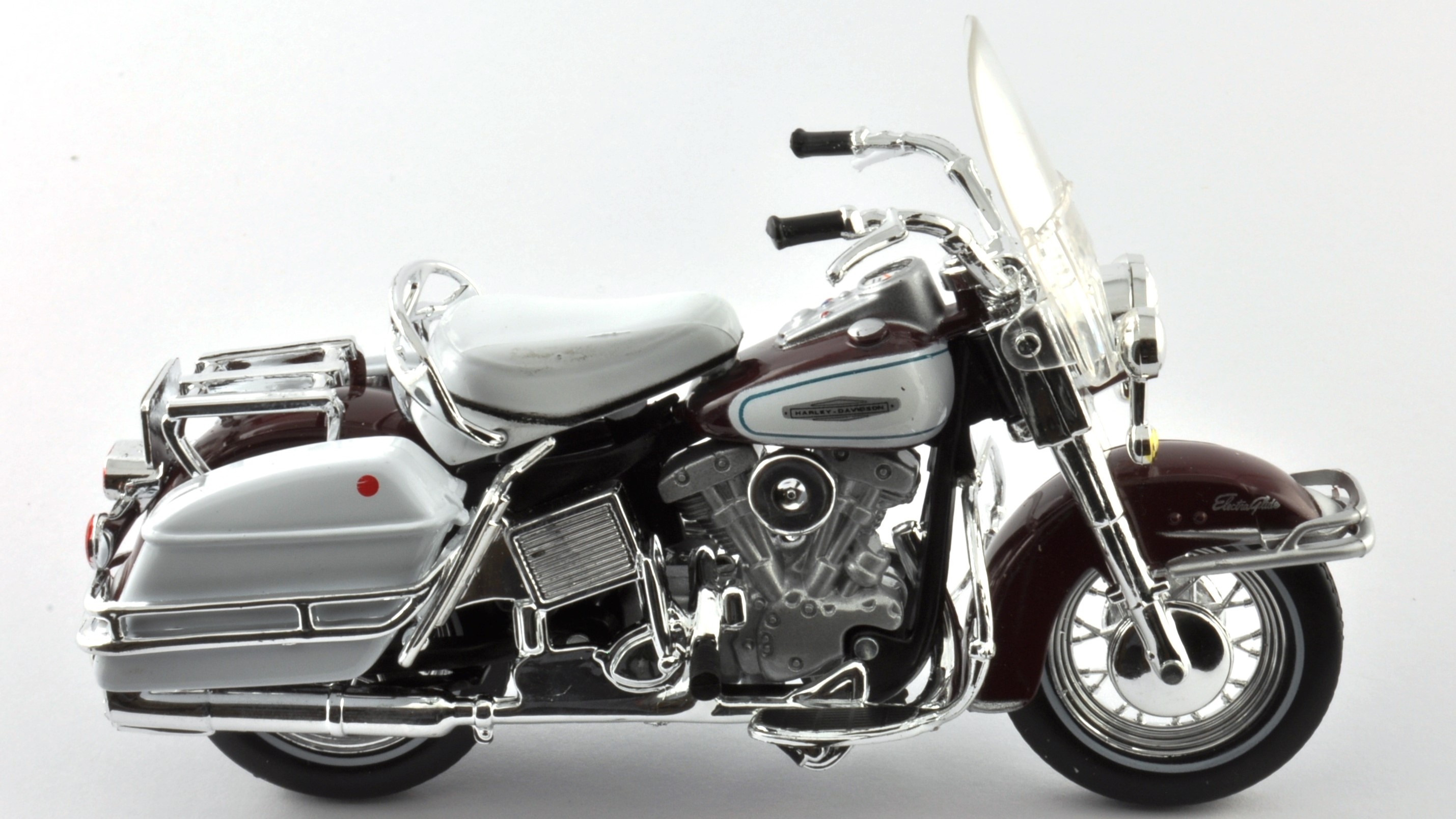 AHHDA.Moto Harley Davidson in scala 1:18